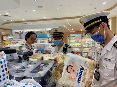 渝中區嚴查兒童衛生用品市場，為祖國花朵筑牢健康防線